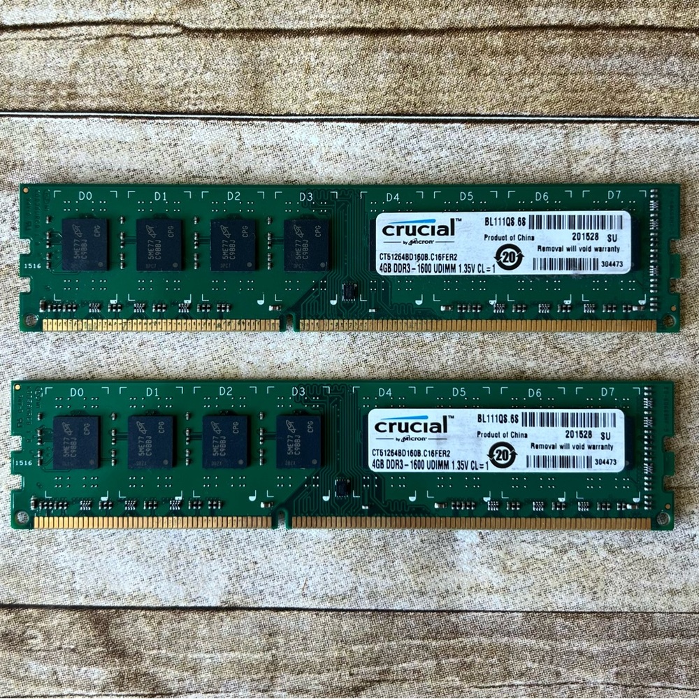 Crucial 8GB Kit 2x4GB DDR3 1600 MHz UDIMM Desktop RAM‎ CT51264BD160B 1.35V CL11
